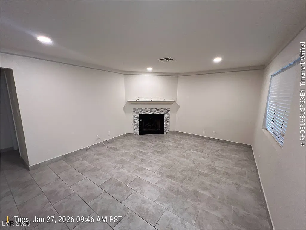 2 bed, 2.0 bath, 996 sqft, $1,381 — Photo 3