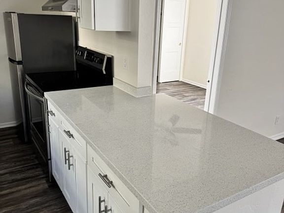 4th image of 867-871 Emerald St #Em869