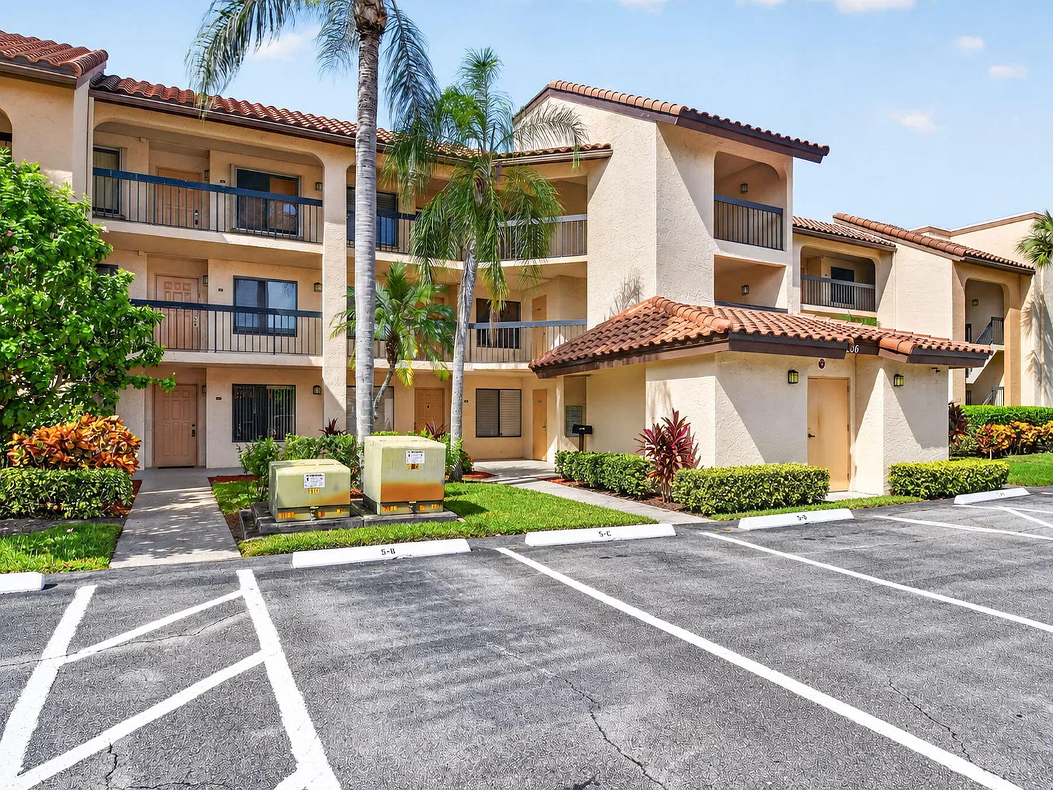 2 bed, 2.0 bath, 1205 sqft, $2,595 — Photo 3