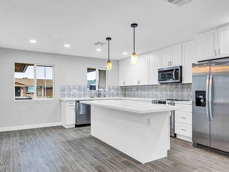 10602 W Cumberland Dr — Photo 1