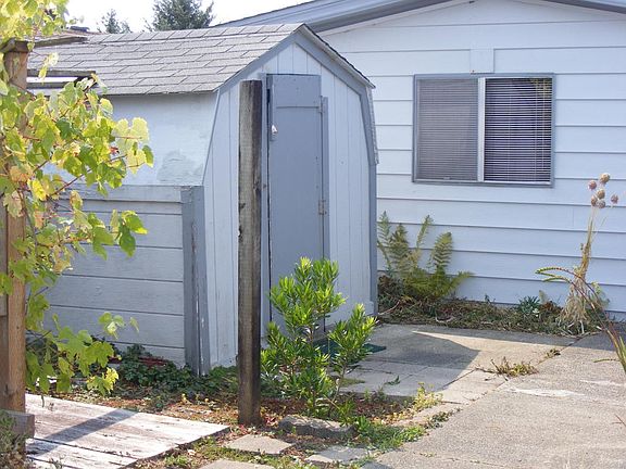 5th image of 3358 NE Benton St