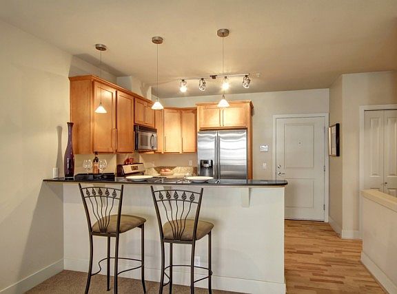 5th image of 410 NE 70th St APT 307