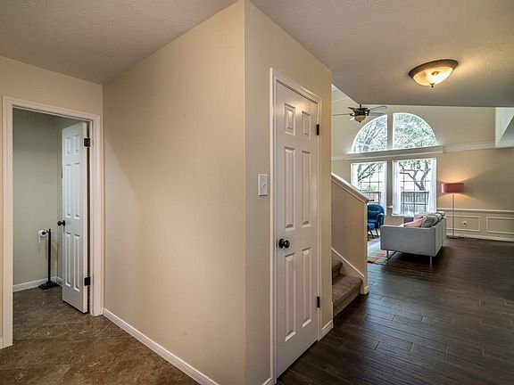 3rd image of 4761 Oakmont Ct