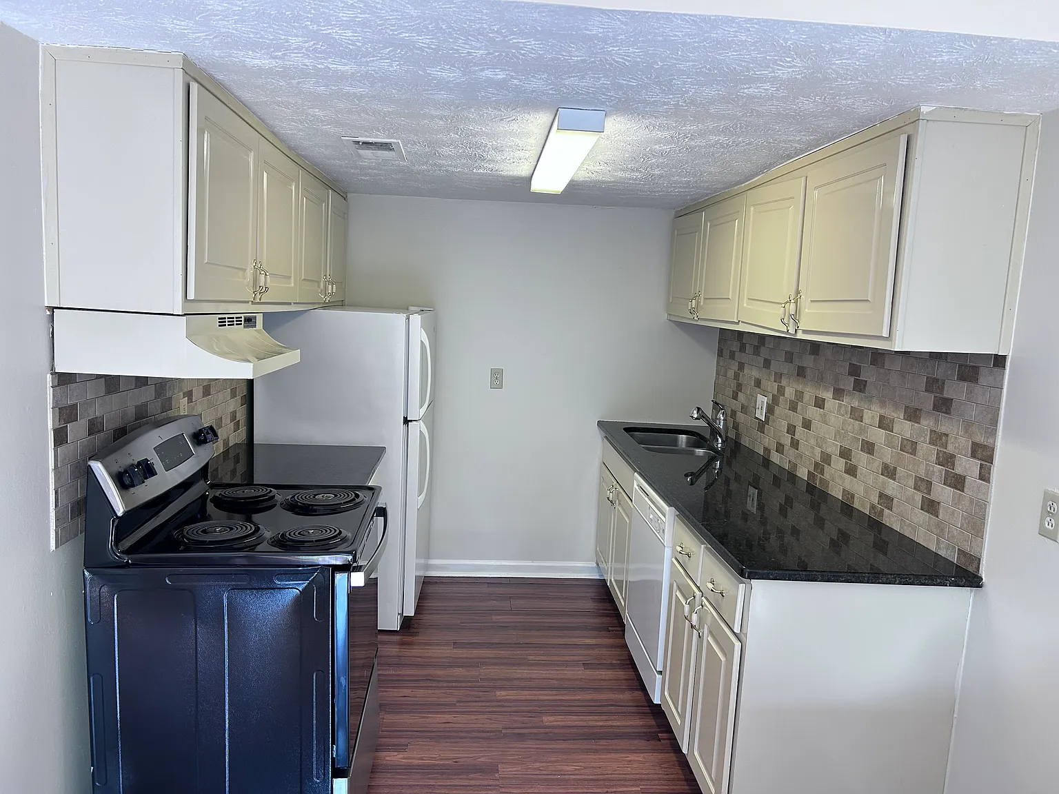 2 bed, 1.5 bath, 1120 sqft, $1,700 — Photo 4