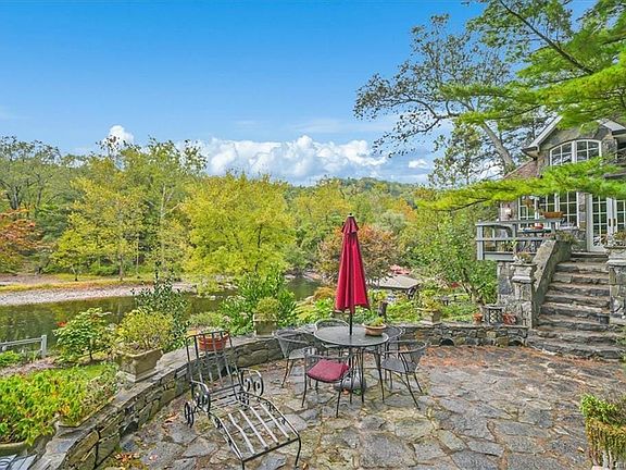3rd image of 36 River Ln