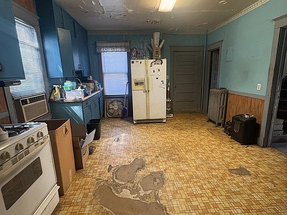 3rd image of 3404 Calwagner St