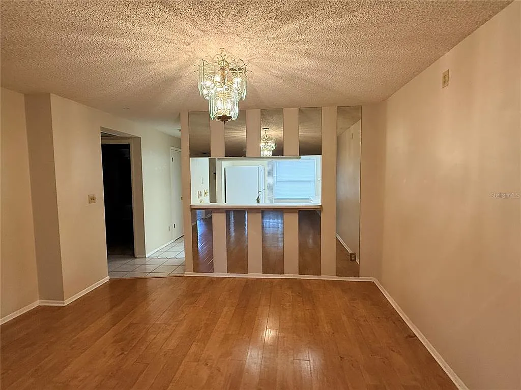 2 bed, 2.0 bath, 956 sqft, $1,495 — Photo 2
