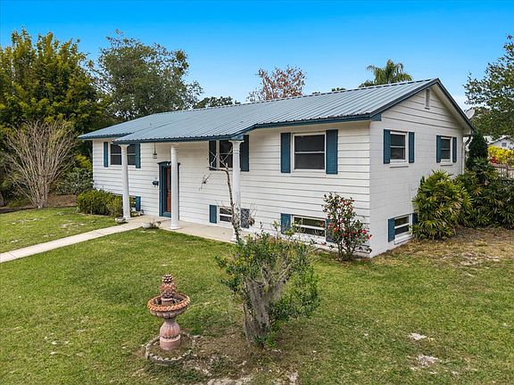 2nd image of 521 Brookside Cir