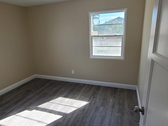 4th image of 303 Evergreen Ave