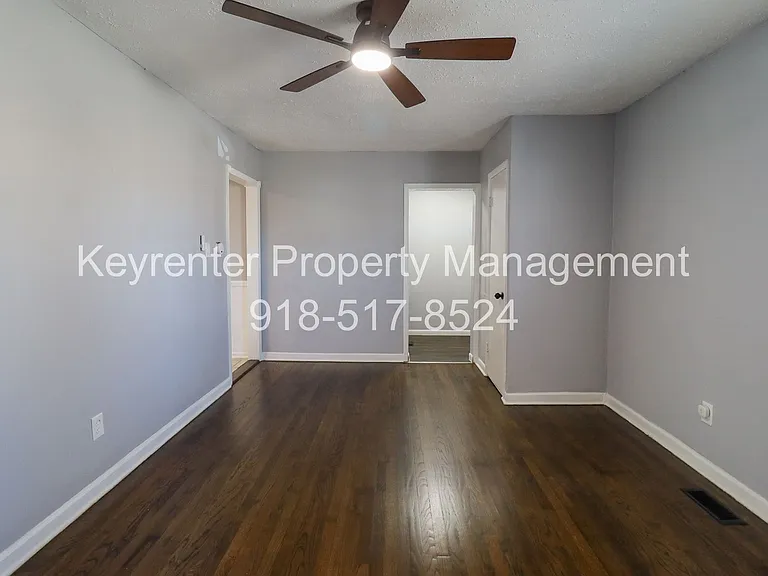 5330 W 2nd St — Photo 3