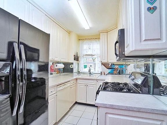 5th image of 73 Chandler Ave