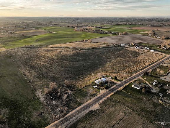 3rd image of 28677 Farmway Rd