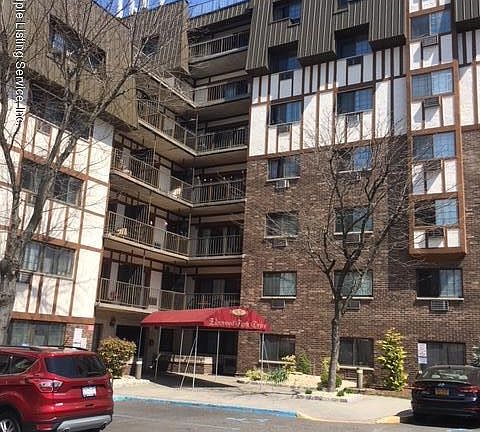 3rd image of 2 Elmwood Park Dr APT 419