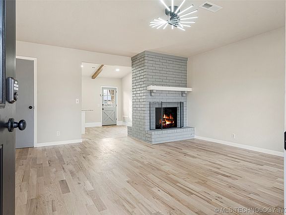 3rd image of 638 E 135th Pl S