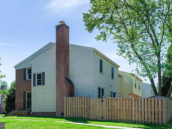 2nd image of 9949 Longford Ct