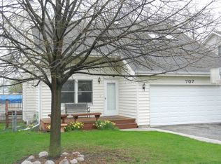 707 Wauconda Rd, Wauconda, IL 60084