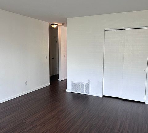 3rd image of 661 N 39th St #661
