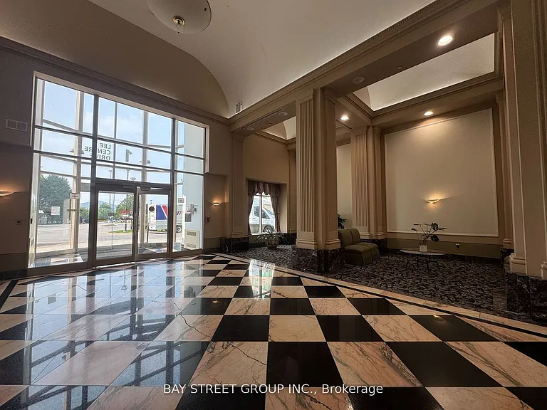 1 Lee Centre Dr #Penthouse 206 — Photo 2