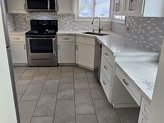 3rd image of 7533 Deerwood Ave
