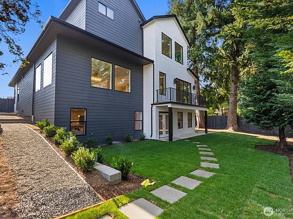 4th image of 1626 172nd Avenue NE