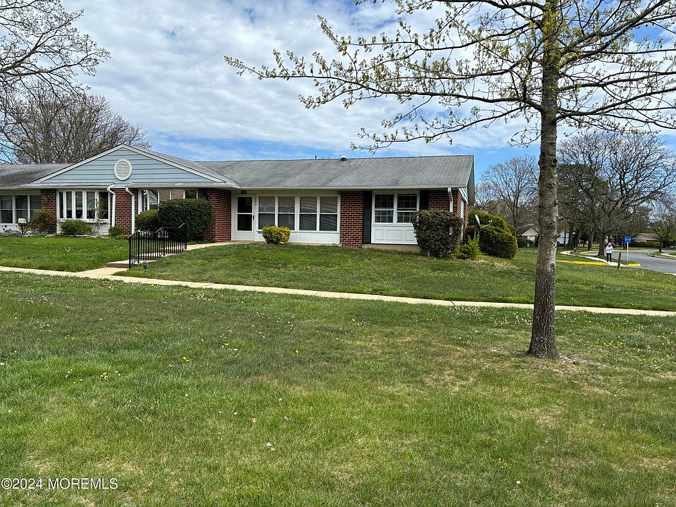 1st image of 958B Aberdeen Drive