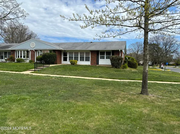 958B Aberdeen Drive, Lakewood, NJ 08701