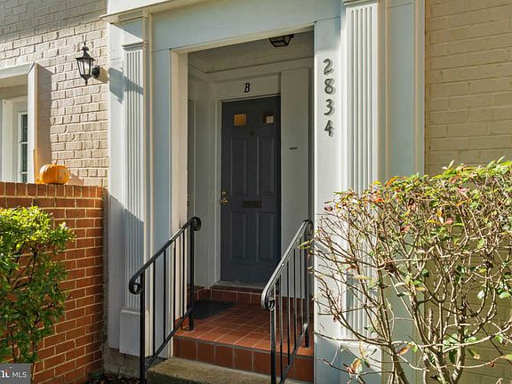 3rd image of 2834B S Wakefield St