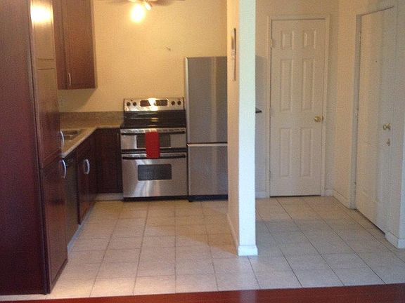 4th image of 92 Castlebridge Dr