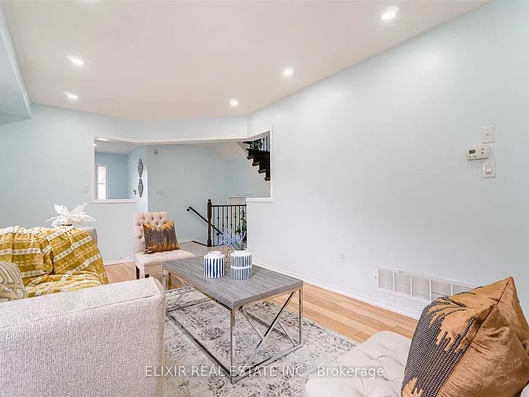 29 Timbertop Cres #UPPER LEVEL — Photo 9