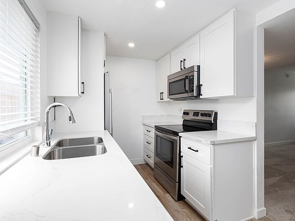 3rd image of 2518 White Oak Pl Unit B