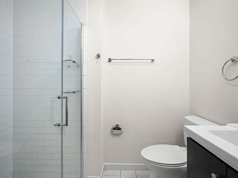 115 S 21st St #104 — Photo 8