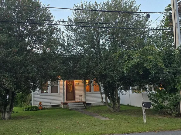 7 Eastover Road, Sayville, NY 11782