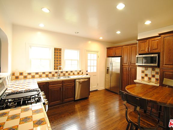 5th image of 947 N Havenhurst Dr