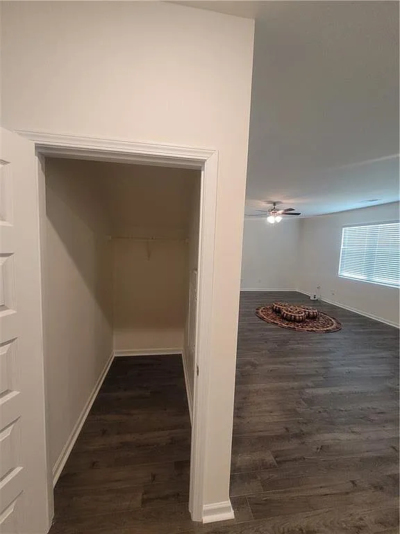 4 bed, 2.5 bath, 2382 sqft, $2,495 — Photo 4