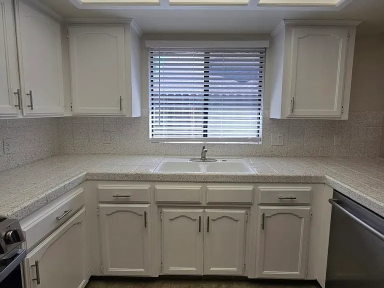 3233 Stanford Ave — Photo 17