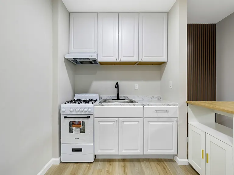 40 Beacon Ave — Photo 12