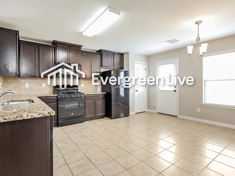10205 NW 25th St — Photo 5