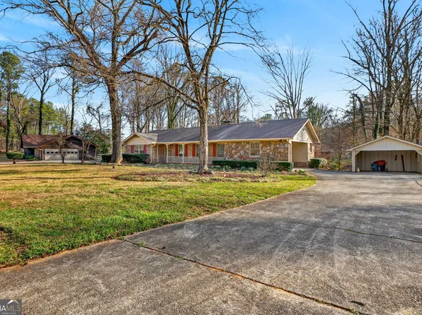 5227 Beechwood Forest Dr, Lithonia, GA 30038