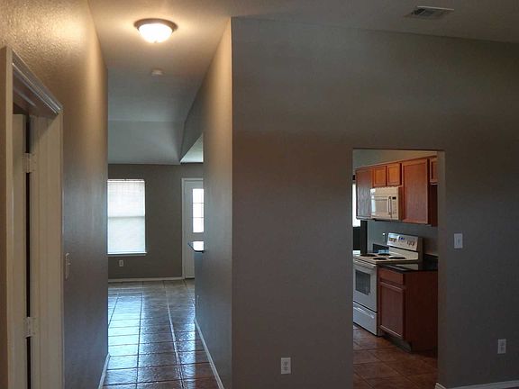 5th image of 507 Delphinium Dr