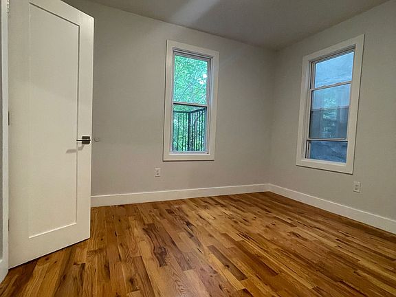 4th image of 19 Jewett Ave #1L