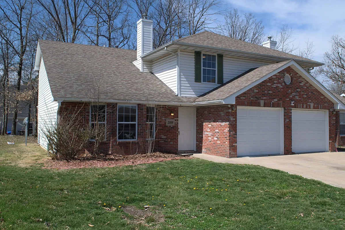 Building Photo - 1309-1311 Godas Dr