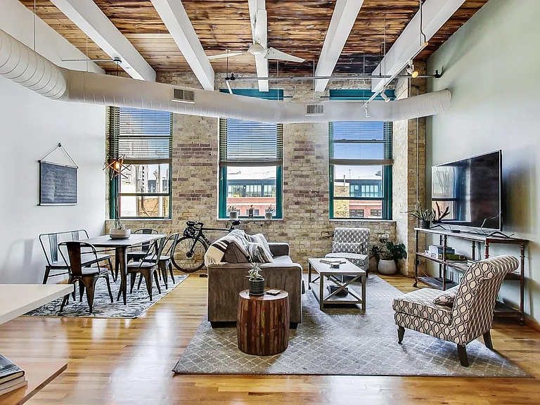 312 N May St #4K — Photo 6
