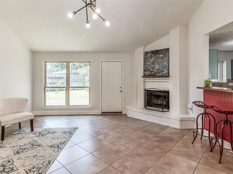 1623 Jo Ann Ln — Photo 4