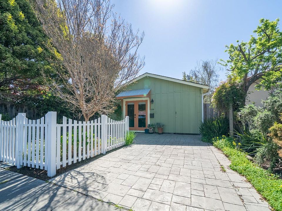 1st image of 104 Errett Cir