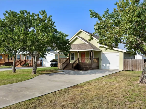 1403 S Young St, Rockport, TX 78382