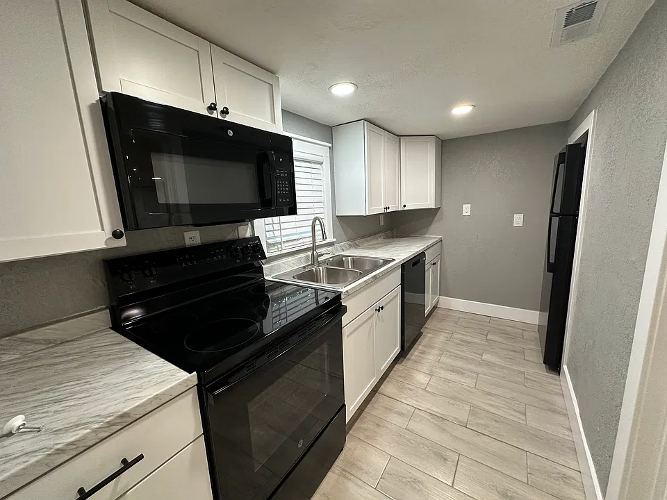 826 E 21st Ave #4