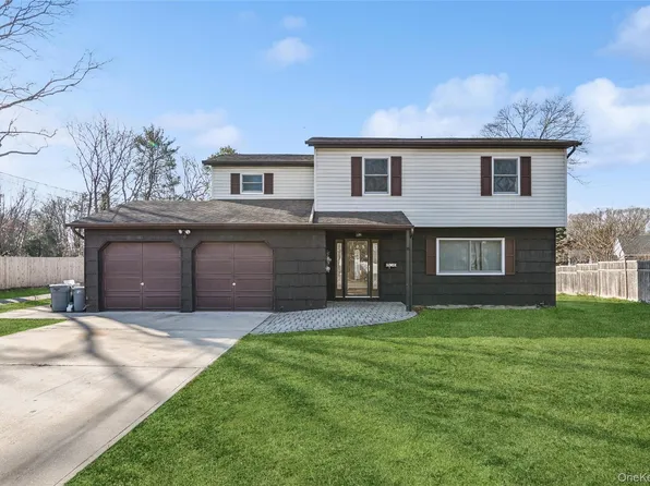 105 Loop Drive, Sayville, NY 11782