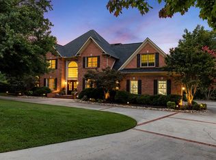 1050 NW Saint Ives Ct, Morristown, TN 37814