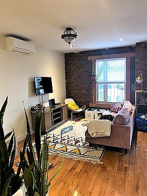 1st image of 81 Pulaski St #11