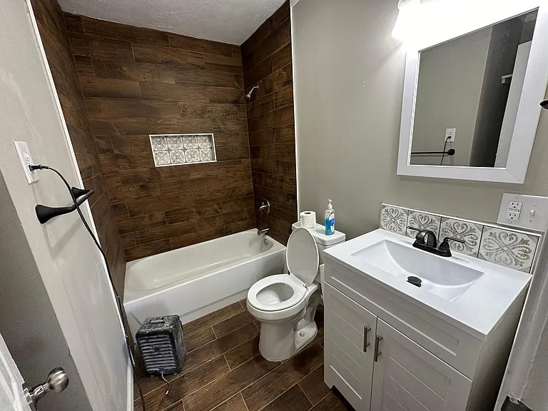 1128 E Aberdeen St — Photo 4